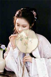 长篇小说本公主除了美貌，一无所有