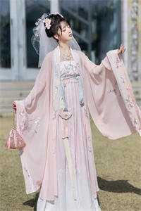 千亿总裁闪婚妻：爱你宠不停完结版