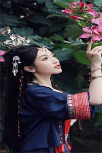 完整版备受厌恶的妹妹死后,哥哥们提取她的记忆进行全球直播