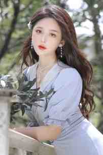 活成前任白月光后，她桃花朵朵开完整文集