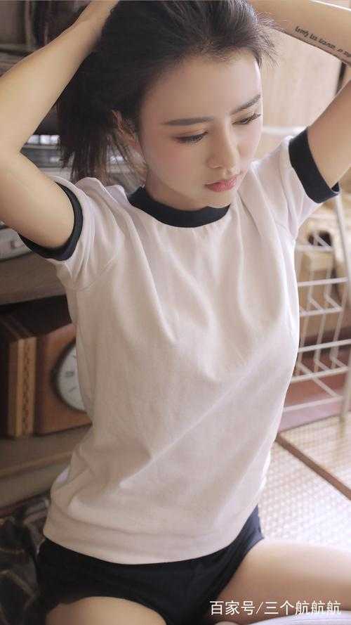 畅销小说炮灰叼奶瓶，带全家逆袭