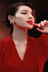 全章节嫁给穷小子后，她成了百亿富婆