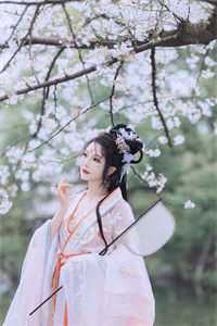 全集小说身为主角，我除了女帝老婆一无所有