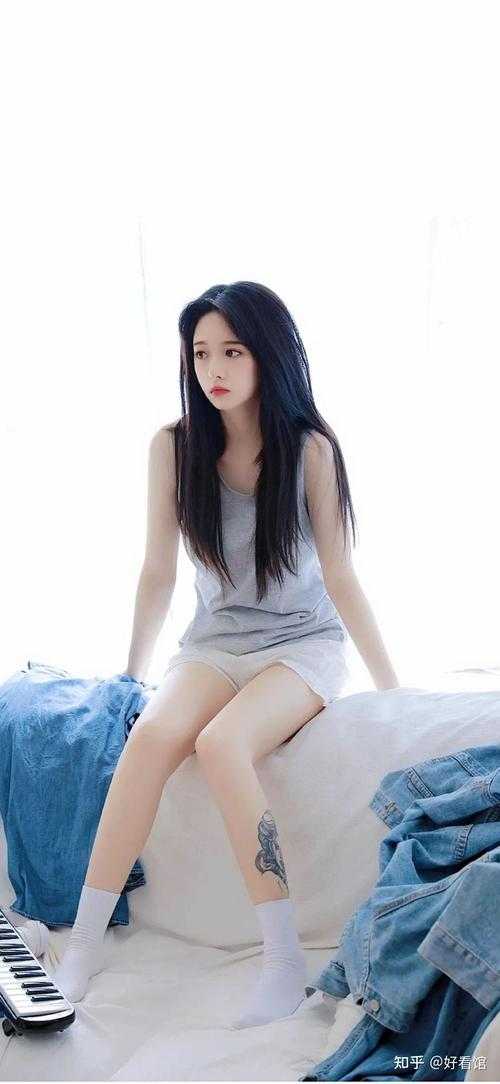 精品篇惊！疯批女配重生后硬刚穿越女