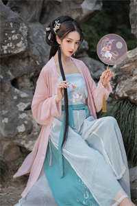 短篇小说捡来的小团子是神级锦鲤