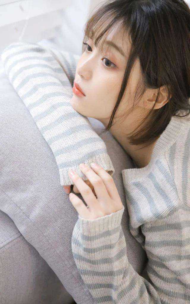 热门小说年下：室友姐姐太美艳了怎么办