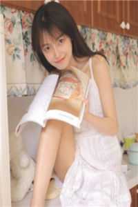 穿成短命女配，她逆袭成团宠