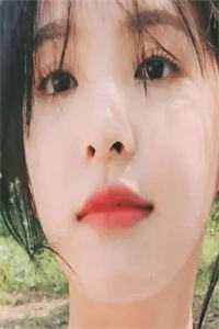 重生后，囤千亿物资，带崽躺平末世