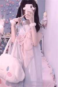 穿书末世女配：她躺平也能赢