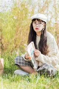 离婚后，夫人跟年下弟弟约会去了