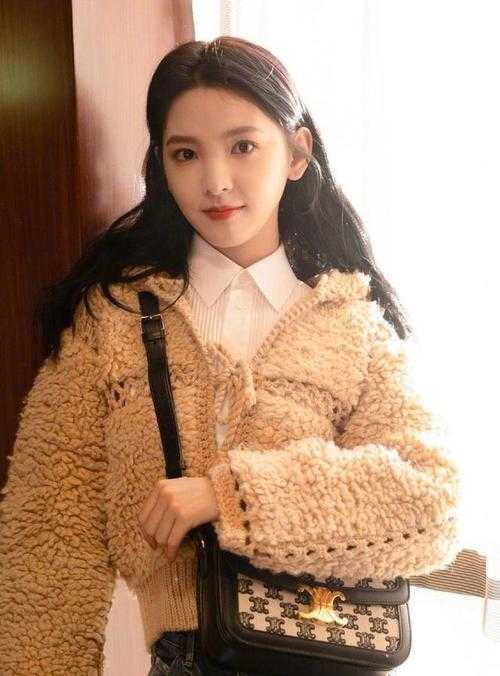 恶毒女配觉醒后，只想弥补小竹马