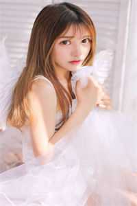 职场狂飙：从征服美人局长开始