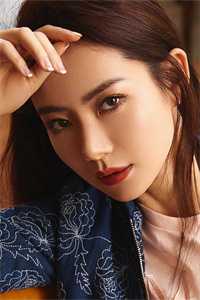 强吻女师尊后，她为我强行续命