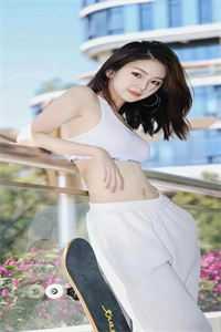 穿书后，娘娘她只想远离偏执暴君