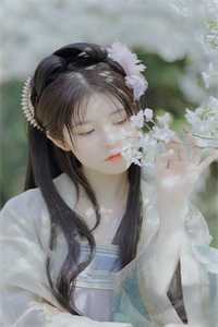 从末世到女尊，美男们当我裙下臣火爆小说