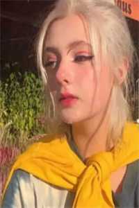 穿越后，资本闺女在乡下捡了一条龙脉长篇小说