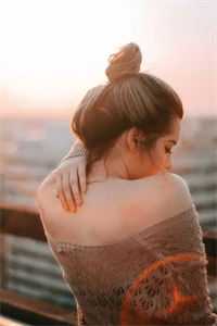 精品选集敢伤我美女老板，先打败我