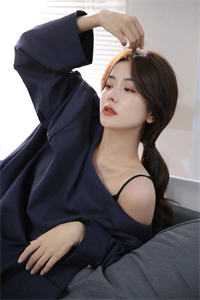 穿越后，他成了女帝的入幕之宾小说