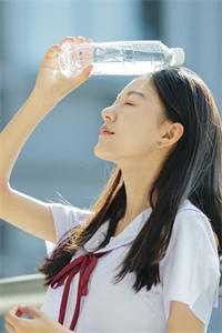 穿书七零塑料夫妻的吃瓜日常
