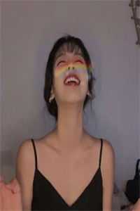 火爆小说重逢当天，她带着崽崽讨生活