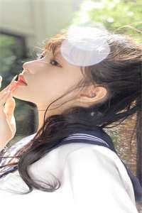 一美貌苗女