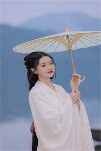 辞职后，捡了一个美女总裁小说
