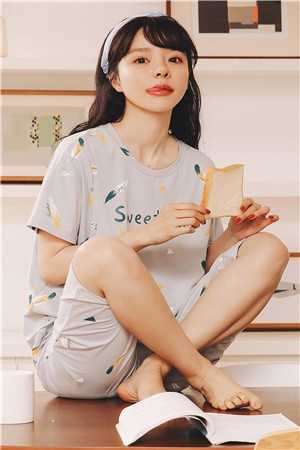 八零小娇媳：嫁老男人当后妈养崽