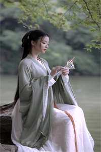全章节造反后，他推翻王朝开疆扩土