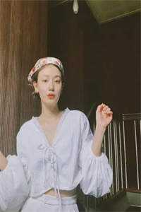 他是不喜热闹的