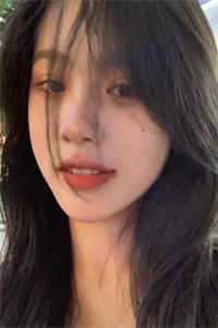 命运鲜艳的红色纱盖头