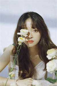 最新热门小说校花她说，天才少女是我老婆