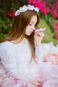 两界穿梭：我在末世圈养女神最新热门小说