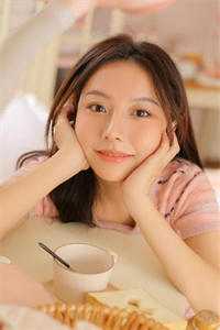 霍朗昀白月光写的小说和前夫离婚后，跟他哥闪婚了