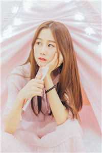 妻子为了白月光，亲手打翻女儿的骨灰盒