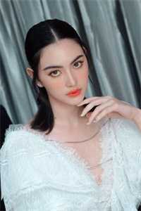 商业大佬爱喝我熬的汤。