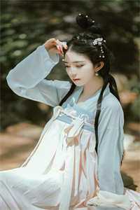 与她合谋