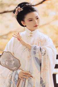 为了他的妈妈，他向左，我向右
