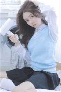 坠机荒岛就剩我和3位美女