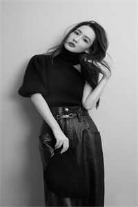 迷信婆婆野外烧纸,烧死拉倒