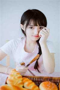 穿成女配，开局有孕完结版
