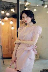 教授和白月光分手后，赌气娶了我