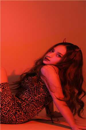 穿成炮灰女主后，引诱了疯批暴君完结版