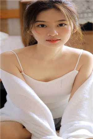 再逢君时又月明