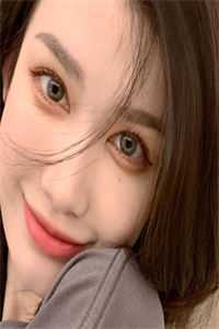 老公带回白月光后，我刷爆他的卡