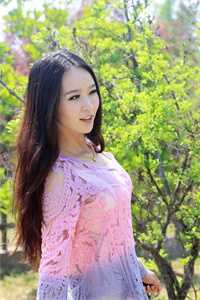 穿书嫡女：侯府危机与意外邂逅