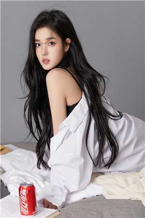 我难产诞下女儿后，老公抱着其他女人热吻申屠泽申屠
