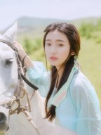 小侯爷毁坏婚服后，我成了太子妃花魁侯爷小说