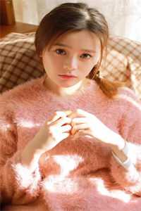 佳⼈彩云⾥