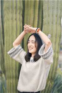 走错房间后，她被未来对象当成好兄弟