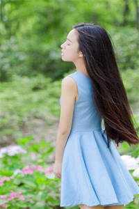 我和我妹妹两个拖累